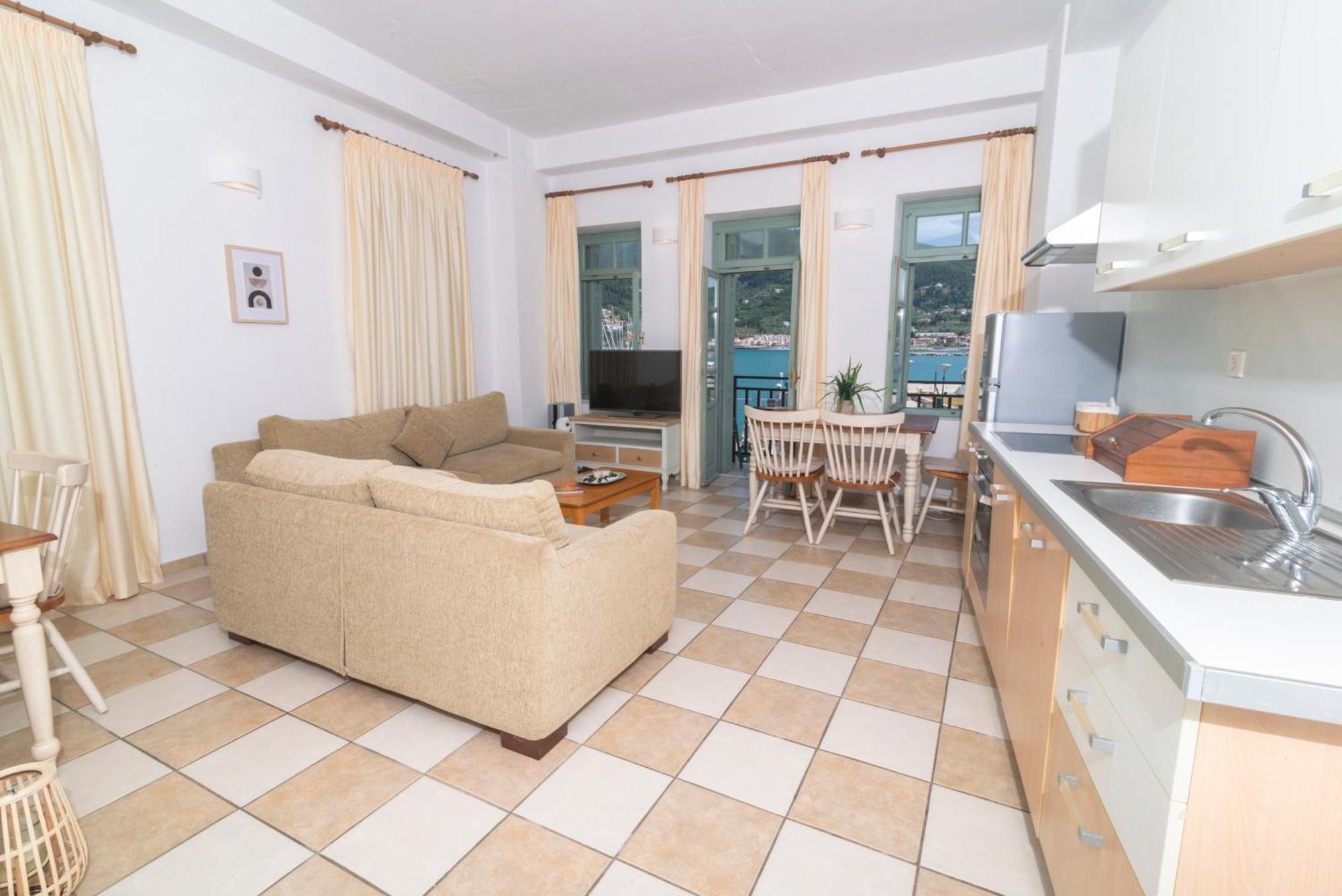 Faros Coastal Apartments 斯科派洛斯 外观 照片