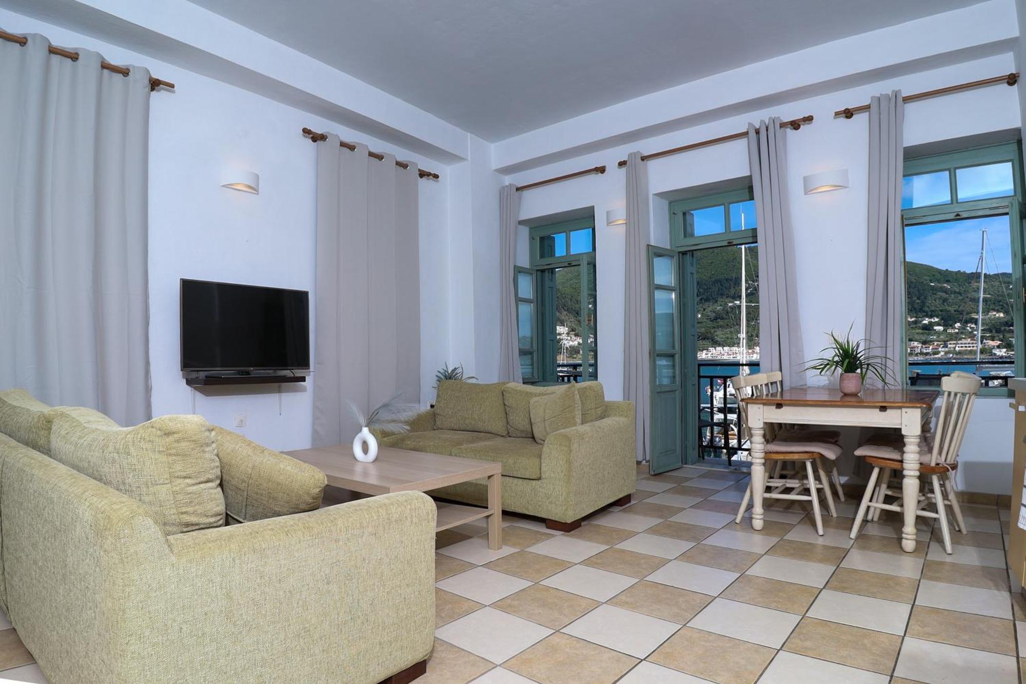 Faros Coastal Apartments 斯科派洛斯 外观 照片